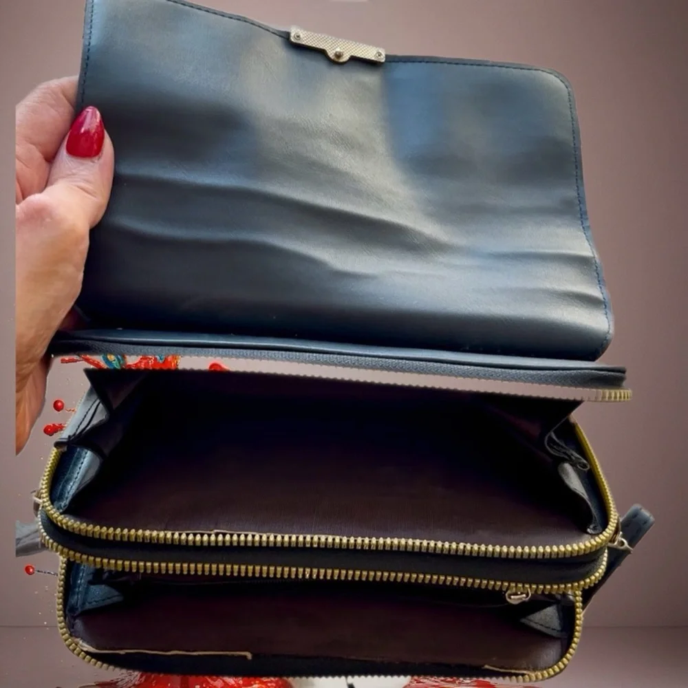 Elegant Black Crossbody Wallet Bag - Picture 11 of 13